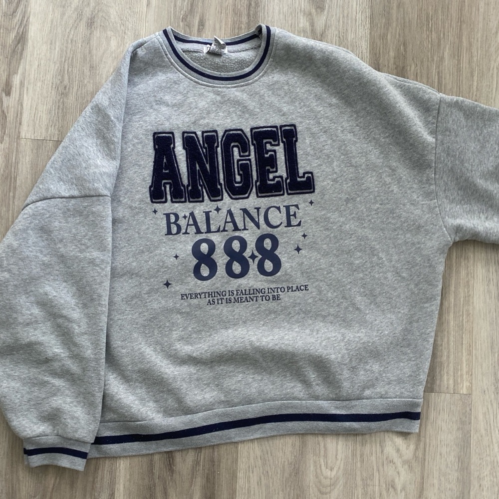 Rue21 Gray Crewneck